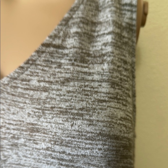 a.n.a- Green and White Sleeveless Top - Picture 2 of 10